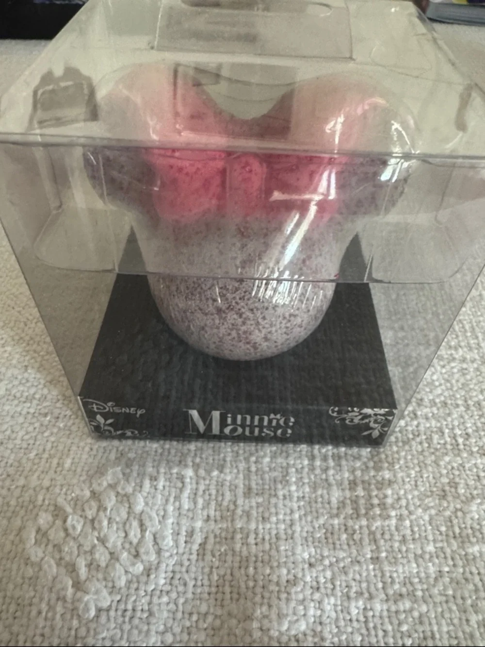 Minnie Mouse bath bomb